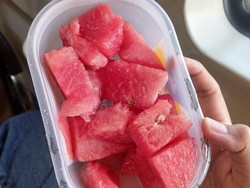 Sekotak Semangka yang Buat Netizen Terharu