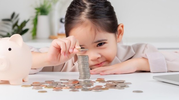 According to financial experts, several things must be taught to children from an early age
