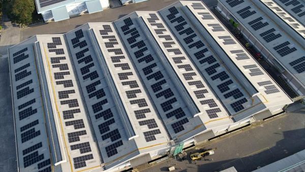 Jumbo! Ini Penampakan Pembangkit Listrik Atap Seluas 11,4 Ha