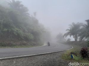 Jarak Pandang Terganggu Kabut Asap, Pengendara Diminta Hidupkan Lampu Jarak Pandang Terganggu Kabut Asap, Pengendara Diminta Hidupkan Lampu