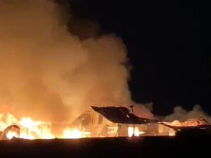 Kebakaran di Ternate Hanguskan 12 Rumah yang Dihuni 28 Kepala Keluarga Kebakaran di Ternate Hanguskan 12 Rumah yang Dihuni 28 Kepala Keluarga