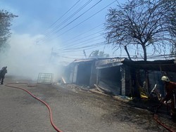 Damkar Surabaya Sibuk-sibuknya Bekerja, Sehari Tangani 10 Kebakaran