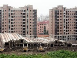 Bruuk! Apartemen 13 Lantai Tiba-tiba Ambruk, Malah Jadi Objek Wisata