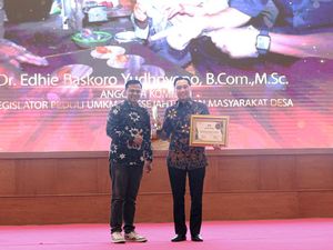 Peduli UMKM & Masyarakat Desa, Ibas Raih Penghargaan KWP Award 2023