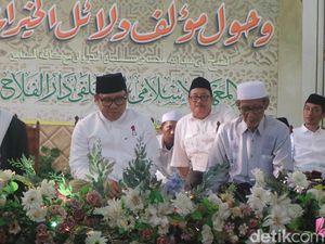 Cak Imin Sowan Kiai Ponpes Darul Falah Kudus, Minta Restu Maju Pilpres 2024 Cak Imin Sowan Kiai Ponpes Darul Falah Kudus, Minta Restu Maju Pilpres 2024