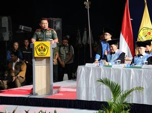 KSAD Dudung Diberi Gelar Kesatria yang Cerdas KSAD Dudung Diberi Gelar Kesatria yang Cerdas