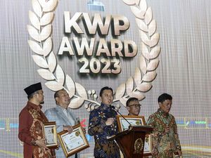 KWP Award untuk Anggota Dewan Berdedikasi KWP Award untuk Anggota Dewan Berdedikasi