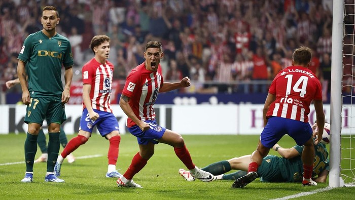Soccer Football - LaLiga - Atletico Madrid v Cadiz - Metropolitano, Madrid, Spain - October 1, 2023 Atletico Madrids Nahuel Molina celebrates scoring their second goal REUTERS/Juan Medina