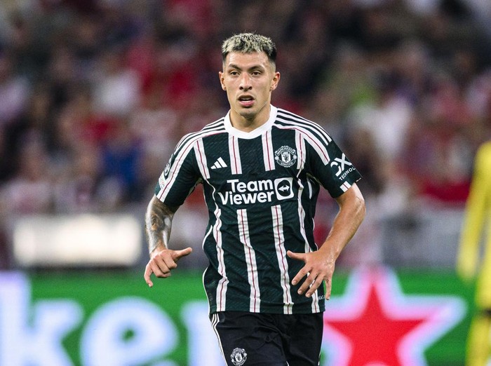Munich, Germany - September 20: Lisandro Martnez of Manchester United runs in the field during UEFA Champions League Group Stage Group A match between FC Bayern Mnchen and Manchester United at Allianz Arena on September 20, 2023 in Munich, Germany. (Photo by JustPictures) (Photo by Eurasia Sport Images/Just Pictures/Sipa USA)No Use Germany.