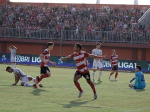 Madura United: Tajam di Depan, Belakang Tangguh