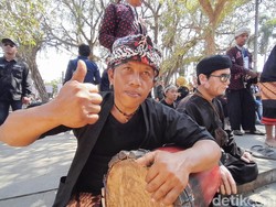 Bahagianya Mang Koko Usai Seni Tradisi Badud Kembali Mentas