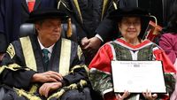 Momen Megawati Terima Gelar Doktor HC dari UTAR Malaysia
