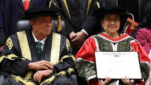Momen Megawati Terima Gelar Doktor HC dari UTAR Malaysia