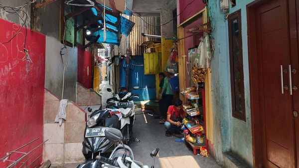 Mengintip Sempitnya Gang Venus di Tambora