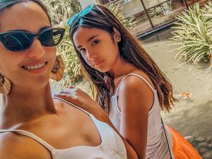 8 Foto Nia Ramadhani ke Bali Bareng Keluarga, Pose Bareng Mikhayla Disorot