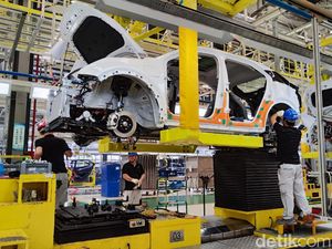 Kebesaran Industri Mobil China Diakui Elon Musk-Bos Toyota