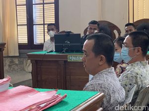 2 Rekanan AKBP Achiruddin Hadapi Sidang Putusan Perkara Solar Ilegal 2 Rekanan AKBP Achiruddin Hadapi Sidang Putusan Perkara Solar Ilegal