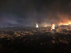 Rumput Stadion Kanjuruhan Terbakar Saat Malam Peringatan 1 Tahun Tragedi