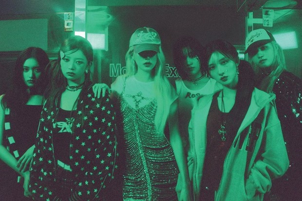 Potret IVE dalam foto konsep lagu 'Either Way'