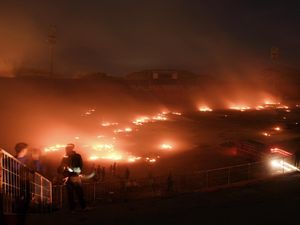 Heboh Kebakaran Rumput Stadion Kanjuruhan di Malam Peringatan Tragedi Heboh Kebakaran Rumput Stadion Kanjuruhan di Malam Peringatan Tragedi