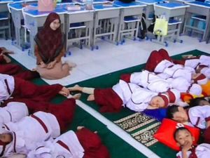 Kenapa Sekolah Ini Wajibkan Tidur Siang Bareng? Ini Manfaatnya Kenapa Sekolah Ini Wajibkan Tidur Siang Bareng? Ini Manfaatnya