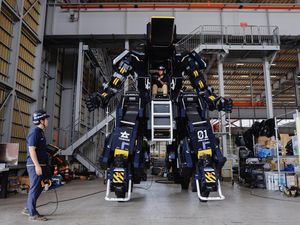 Startup Jepang Bikin Robot Raksasa, Bisa Dikemudikan Manusia Startup Jepang Bikin Robot Raksasa, Bisa Dikemudikan Manusia