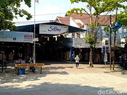 Pasang Surut Pasar Setono Pekalongan, Pedagang Bertahan Jualan Online-Offline