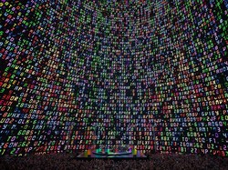 U2 Memukau saat Konser di Dalam Bola LED Raksasa