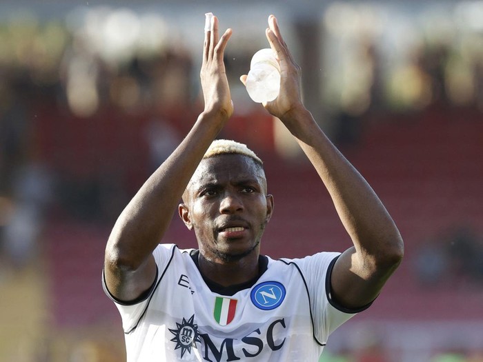 Soccer Football - Serie A - Lecce v Napoli - Stadio Via del mare, Lecce, Italy - September 30, 2023 Napoli's Victor Osimhen celebrates after the match REUTERS/Ciro De Luca