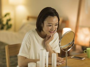 7 Serum untuk Usia 40 tahun ke Atas, Mengencangkan dan Menyamarkan Flek Hitam 7 Serum untuk Usia 40 tahun ke Atas, Mengencangkan dan Menyamarkan Flek Hitam