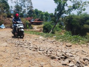 Butuh Rp2 Triliun untuk Perbaiki Jalan Rusak di Bandung Barat Butuh Rp2 Triliun untuk Perbaiki Jalan Rusak di Bandung Barat