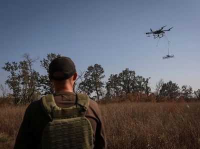 Aksi Relawan Ukraina Sisir Ranjau dengan Drone