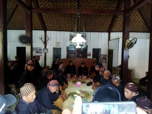 Safari Politik di Banyumas, Anies-Cak Imin Kunjungi Desa Adat Bonokeling Safari Politik di Banyumas, Anies-Cak Imin Kunjungi Desa Adat Bonokeling