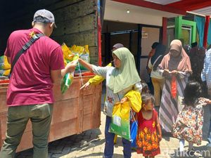 50 Ton Beras Digelontorkan ke Warga Kota Pasuruan