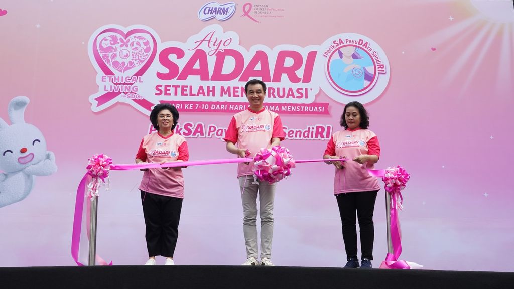 Charm dan YKPI Adakan Ayo SADARI Setelah Menstruasi Fun Walk dengan 100 Survivor Kanker Payudara