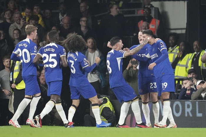 Chelseas Armando Broja, right, celebrates after scoring his sides second goal during the English Premier League soccer match between Fulham and Chelsea at Craven Cottage in London, Monday, Oct. 2, 2023. (AP Photo/Kin Cheung)