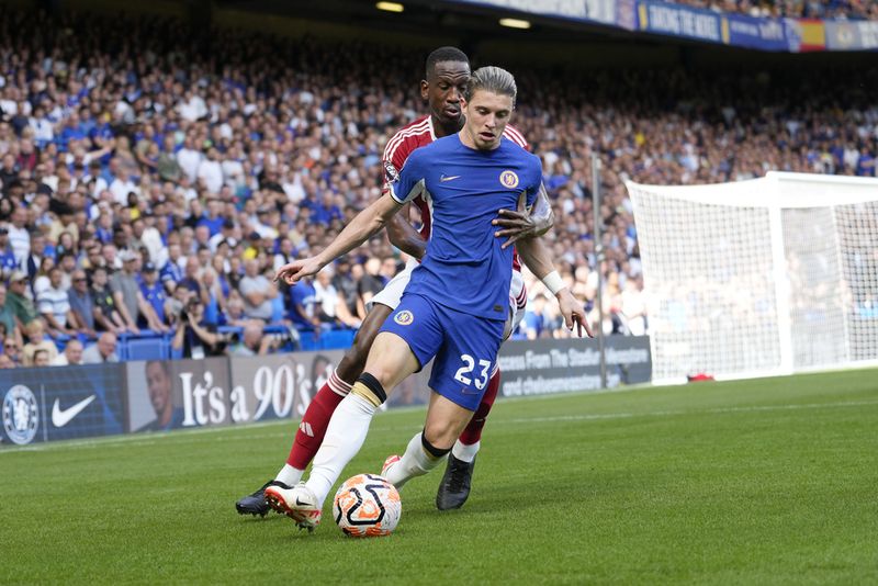 Chelsea's Conor Gallagher during the English Premier League soccer match between Fulham and Chelsea at Craven Cottage in London, Monday, Oct. 2, 2023. (AP Photo/Kin Cheung)