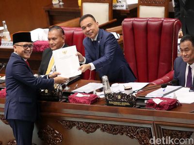 DPR Sahkan RUU ASN Menjadi Undang-undang