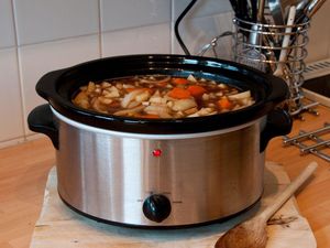 Duh! Wanita Ini Keracunan Usai Makan Sup Kacang Buatannya Sendiri