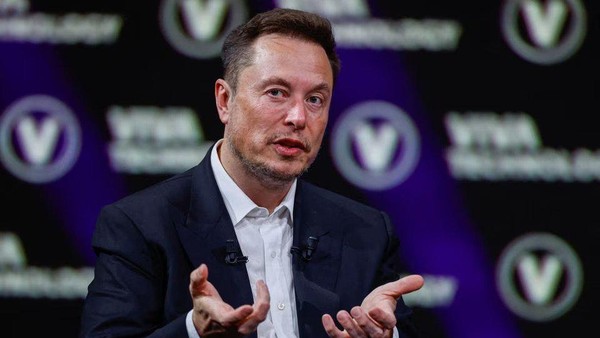 Elon Musk, Chief Executive Officer of SpaceX and Tesla and owner of Twitter, gestures as he attends the Viva Technology conference dedicated to innovation and startups at the Porte de Versailles exhibition centre in Paris, France, June 16, 2023. REUTERS/Gonzalo Fuentes/ File Photo Acquire Licensing Rights