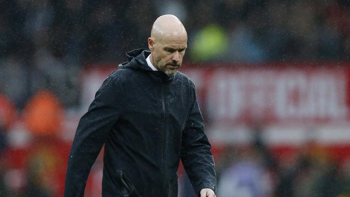 Soccer Football - Premier League - Manchester United v Crystal Palace - Old Trafford, Manchester, Britain - September 30, 2023 Manchester United manager Erik ten Hag looks dejected after the match Action Images via Reuters/Craig Brough NO USE WITH UNAUTHORIZED AUDIO, VIDEO, DATA, FIXTURE LISTS, CLUB/LEAGUE LOGOS OR LIVE SERVICES. ONLINE IN-MATCH USE LIMITED TO 45 IMAGES, NO VIDEO EMULATION. NO USE IN BETTING, GAMES OR SINGLE CLUB/LEAGUE/PLAYER PUBLICATIONS.