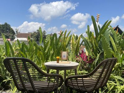 Potret Kafe Instagramable di Bali, Ngopi Sambil Lihat Sawah Asri