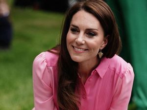 The Crown Reka Adegan Kate Middleton Pakai Dress Transparan The Crown Reka Adegan Kate Middleton Pakai Dress Transparan