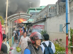 Kebakaran Hebat di Joyosudiran Solo Diduga dari Gudang Rosok