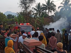 Kebakaran Landa 2 Rumah di Tasikmalaya, 3 Motor Hangus Terbakar