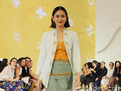 Potret 10 Koleksi Busana Sejauh Mata Memandang X Cita Tenun Indonesia