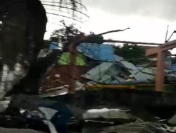 Kubah Masjid di Karimun Terbang Terkena Angin Puting Beliung