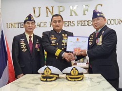 Letkol Ario Mengajar Anak-anak di Jabar Hingga Dapatkan Penghargaan Kemanusiaan