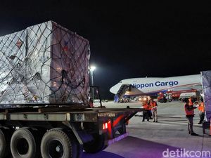Beragam Persiapan MotoGP Mandalika 2023-Ratusan Ton Logistik Tiba di Lombok Beragam Persiapan MotoGP Mandalika 2023-Ratusan Ton Logistik Tiba di Lombok