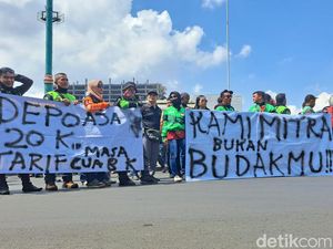 Massa Driver Ojol Banyumas Datangi DPRD Keluhkan Tarif Tak Layak Massa Driver Ojol Banyumas Datangi DPRD Keluhkan Tarif Tak Layak